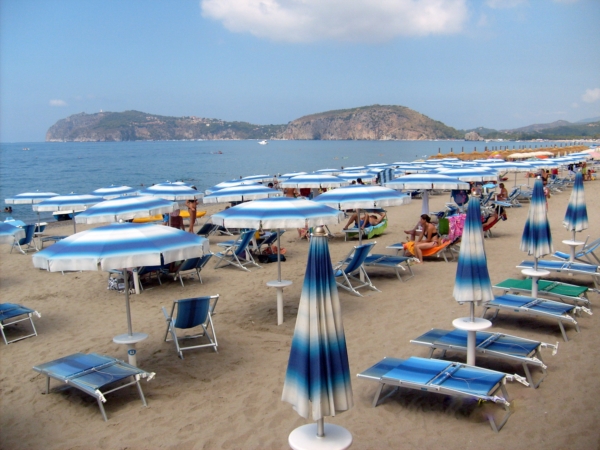 Tutti al mare! In Sicilia è già estate, spiagge e stabilimenti già aperti